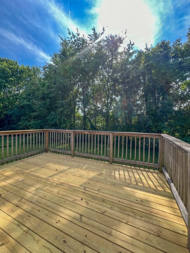 Building Photo - Large Deck and Fenced Backyard!