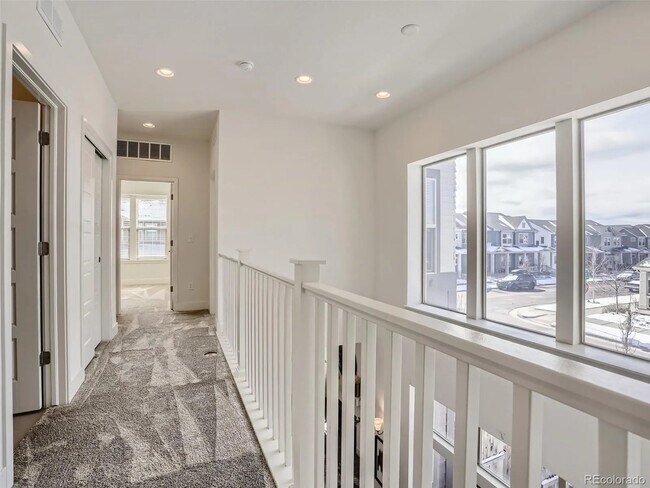 Building Photo - 10101 E 59th Dr