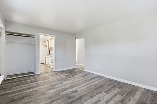 Building Photo - Huge ranch style home with Detached Section 8 Accepted