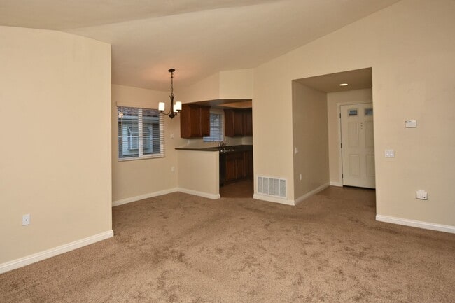 Building Photo - Great Upstairs  2BD Condo with washer/drye...