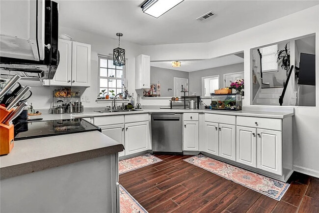 Building Photo - 4 Bedroom 2.5 Bathroom