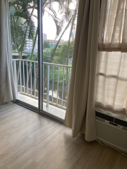 Building Photo - 2845 Waialae Ave