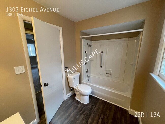 Building Photo - 1303 E Eichel Ave