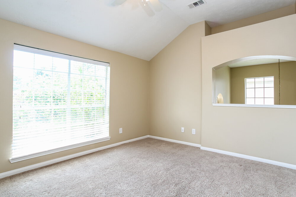 Building Photo - 16206 Hollow Rock Dr