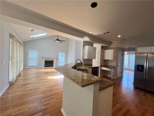 Building Photo - 365 Tumbling Creek Dr