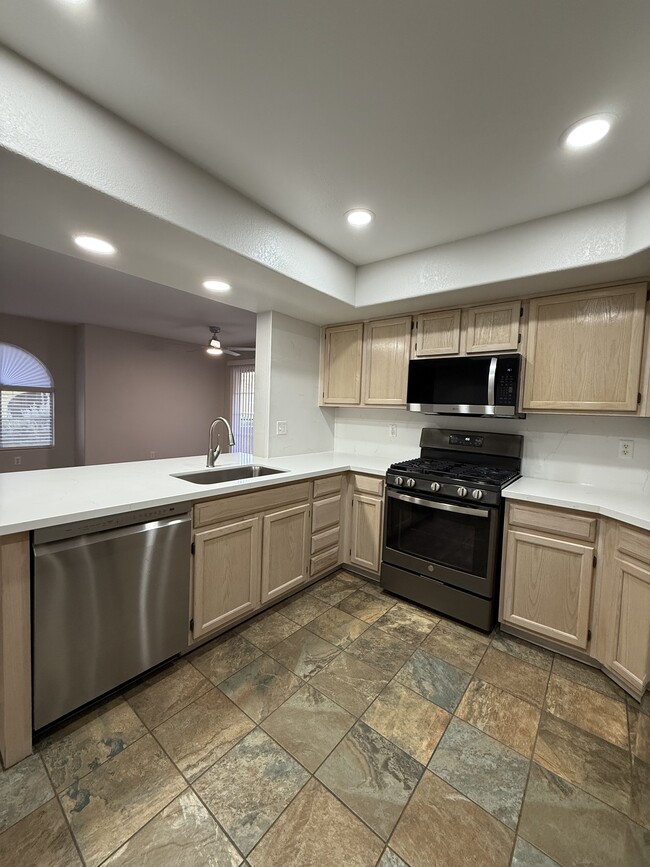 Building Photo - 7950 W Flamingo Rd