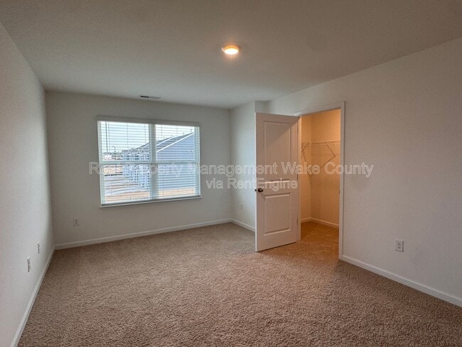 Building Photo - 407 Belgian Red Wy