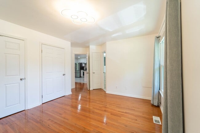 Building Photo - 3 bed 2 bath Chancellor Hills Home