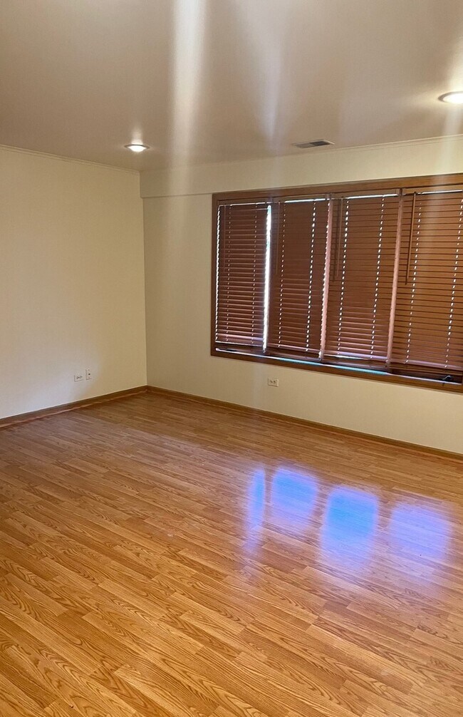 Building Photo - 5140 Shadow Creek Dr