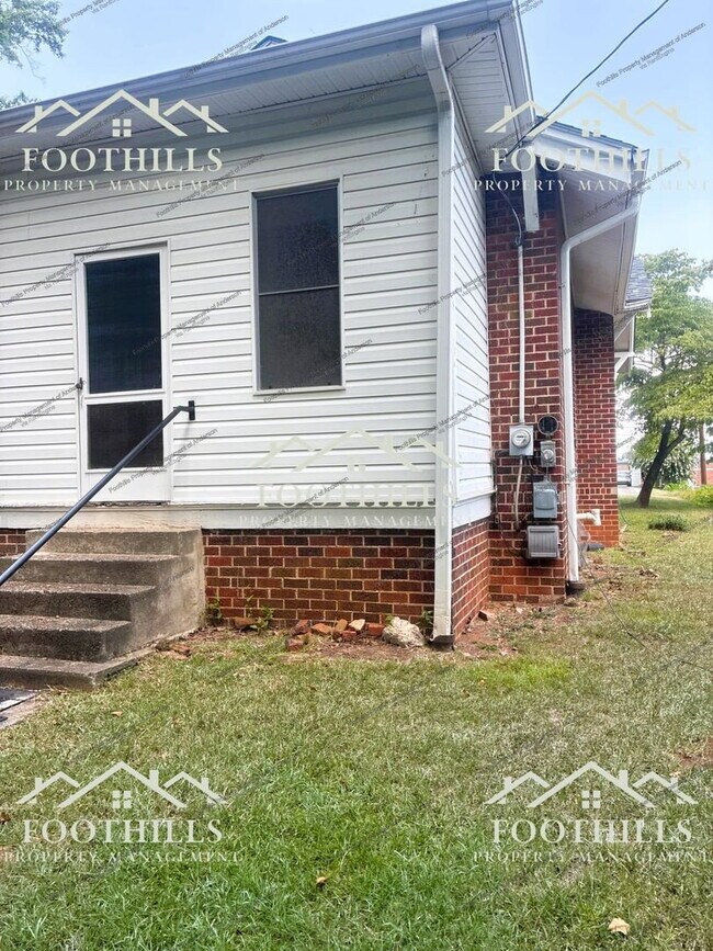 Building Photo - 306 E Calhoun St