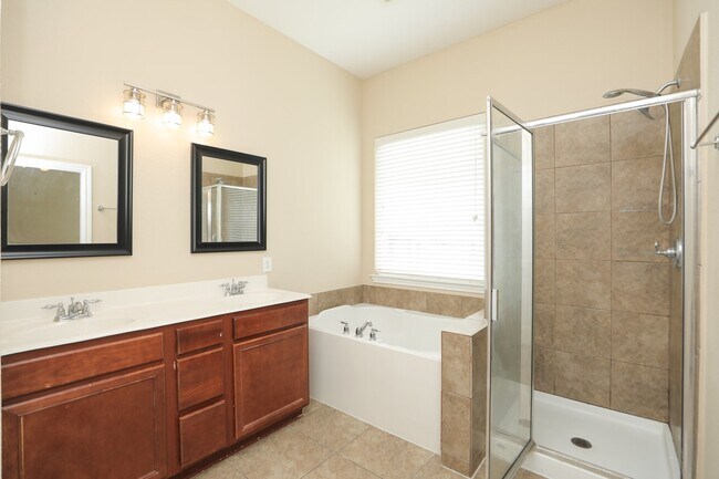 Building Photo - 11023 Heartland Grove Dr