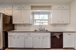 Building Photo - 211 Pine Shadow Dr