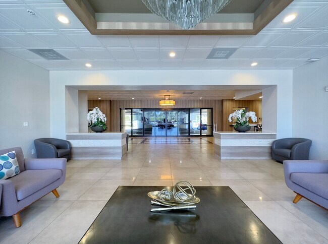 Building Photo - 3701 N Country Club Dr