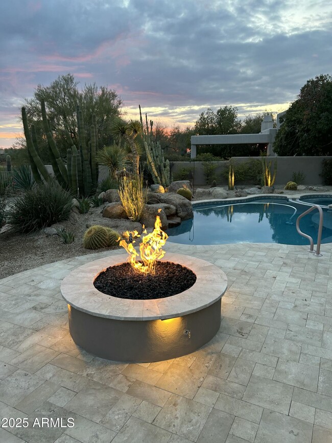 Building Photo - 7485 E Tumbleweed Dr