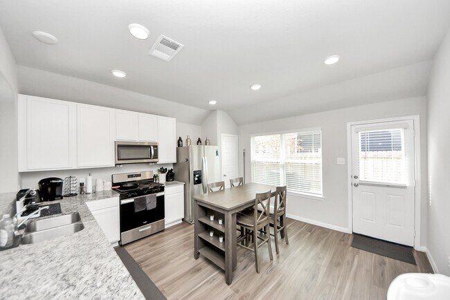 Building Photo - 3702 Cub Dr