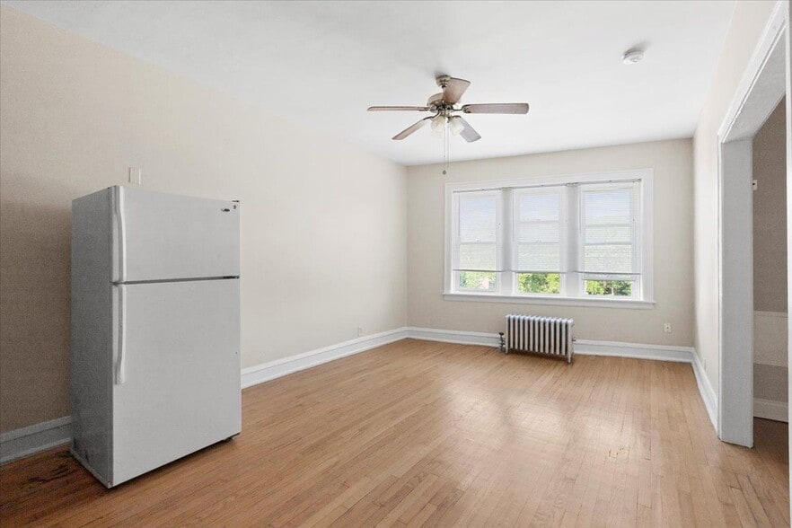 Building Photo - 1145 W Morse Ave