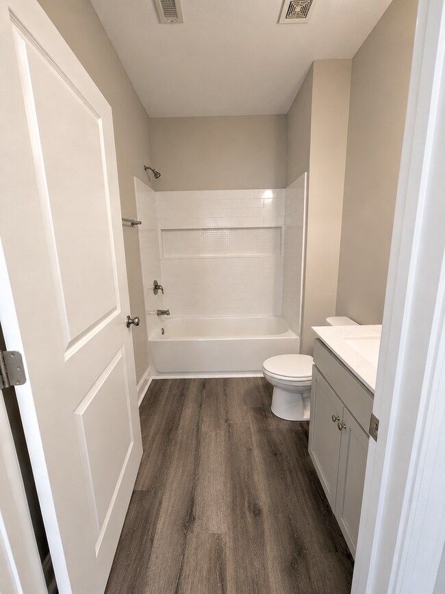 Building Photo - Your Perfect 2-Bedroom Retreat Awaits in Kiskadee Parke