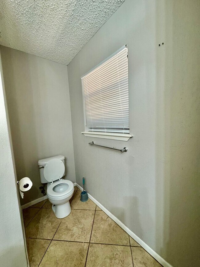 Building Photo - 5909 Golden Canyon Dr