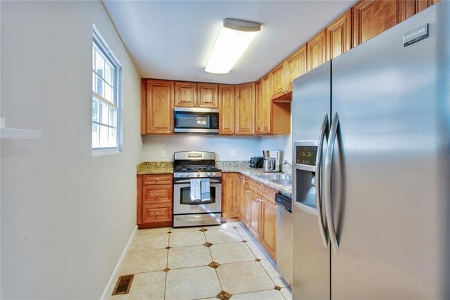 Building Photo - 99 Ericson St SE