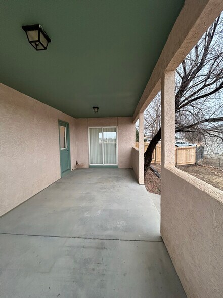 Building Photo - 895 S Knox Dr