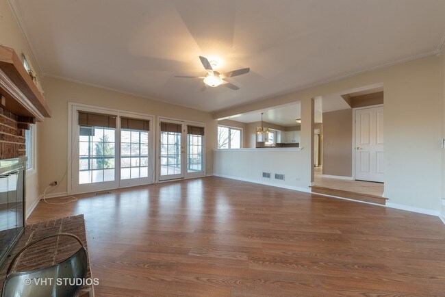 Building Photo - 565 Coventry Ln