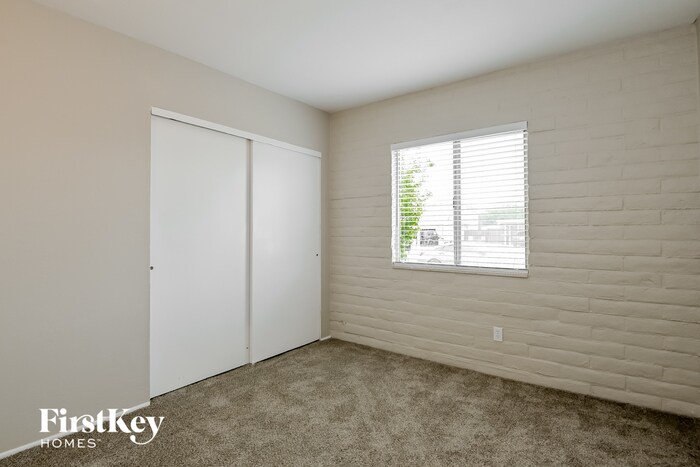 Building Photo - 7322 E Lakeside Dr