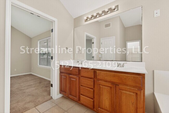 Building Photo - Spacious 4 Bedroom, 2 Bath - Open Layout!