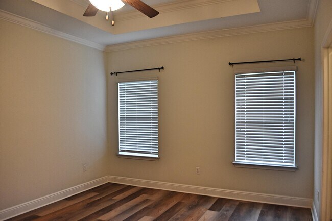 Building Photo - 103 Lagrange Landing