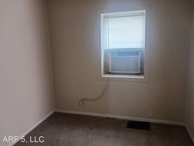 Building Photo - 2 br, 1 bath House - 743 N Kiger Road