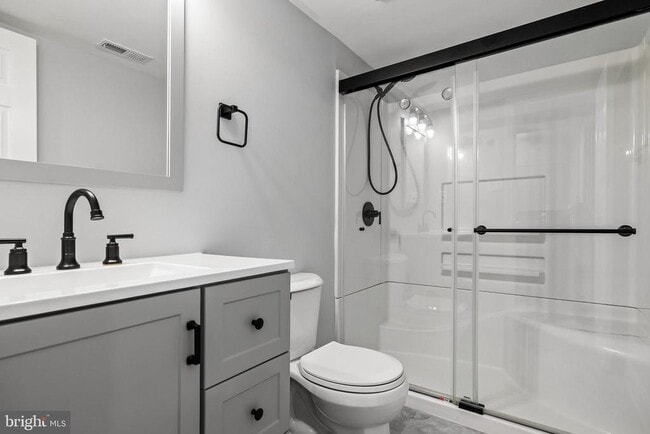 Building Photo - 26 Knoll Dr