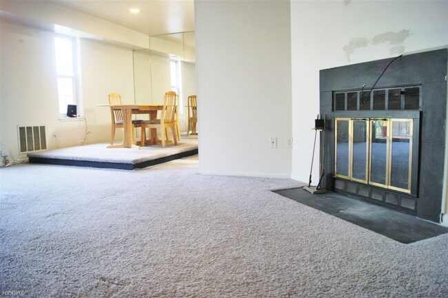 Building Photo - 2 br, 1 bath  - 14 Mountbatten Ct Apt 203