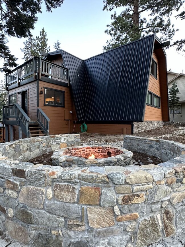 Building Photo - Modern 4-Bedroom Home Near Canyon Lodge – ...