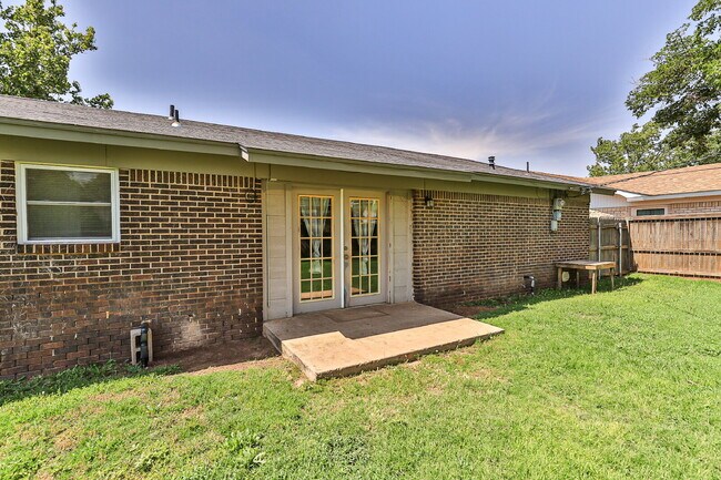 Building Photo - Sharp 3 Bedroom in LISD