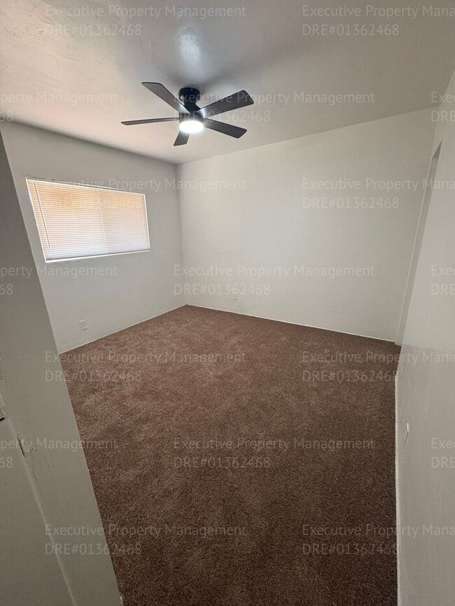 Building Photo - 1 bedroom/ 1 bathroom home with modern ame...