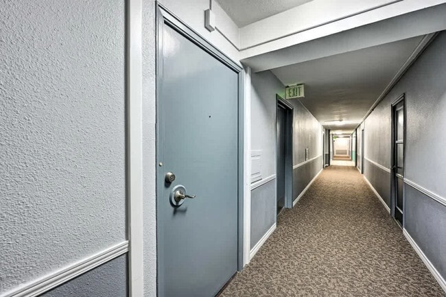 Building Photo - 1400 Hubbell Pl