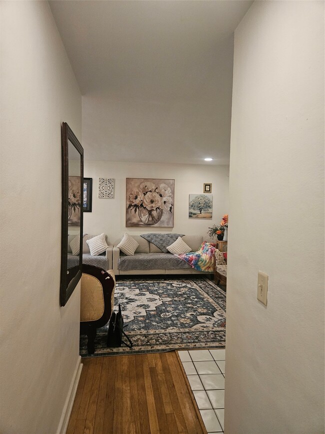 Building Photo - 12 Brookside Ave W