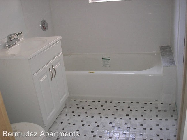 Building Photo - 1465 Lexington Pl