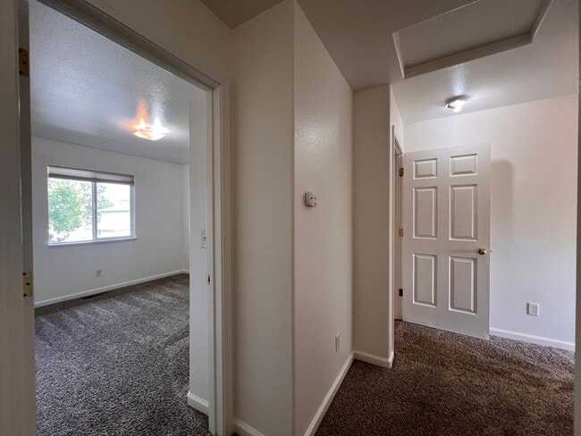Building Photo - 665 Starlite Dr