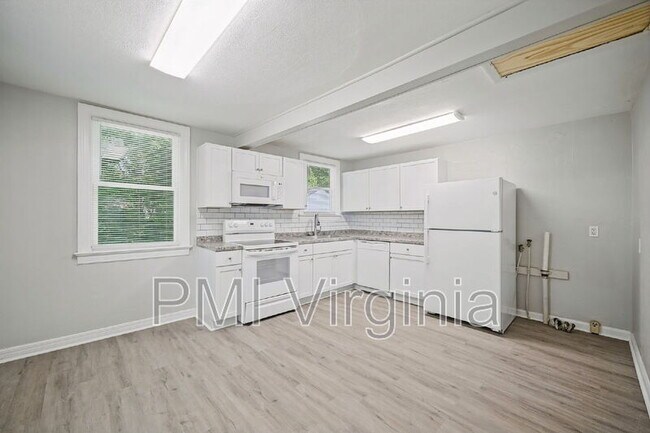 Building Photo - 3407 Essex Cir