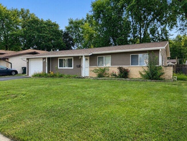 Building Photo - 6847 Hawthorne Ln