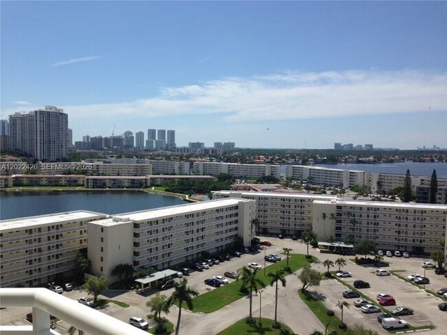Building Photo - 18011 Biscayne Blvd
