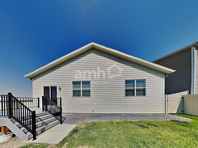 Building Photo - 2986 E N Vlg Dr