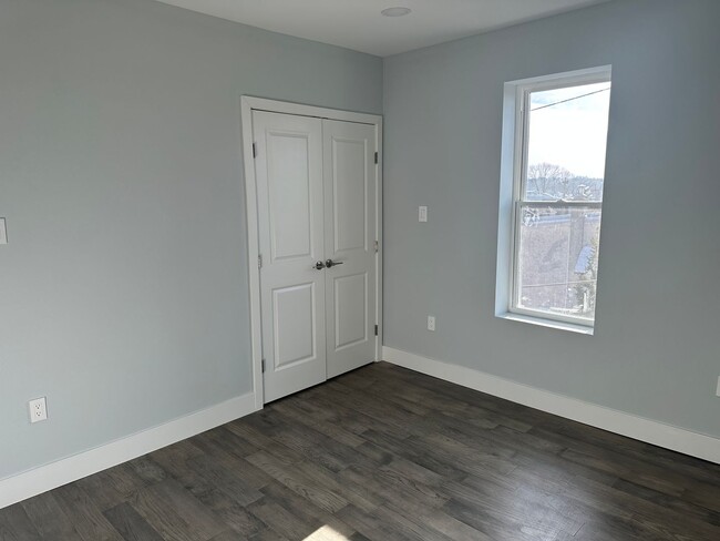 Building Photo - 4 Bed 2 Bath Newly Renovated House with Pa...