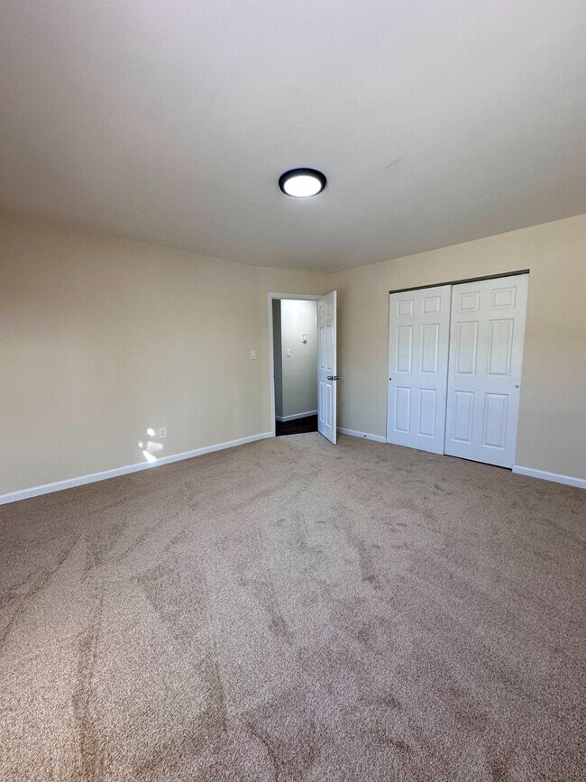 Building Photo - 1290 Islip Ave