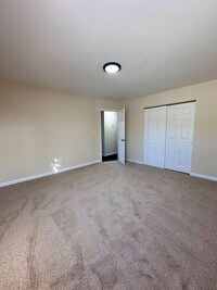 Building Photo - 1290 Islip Ave