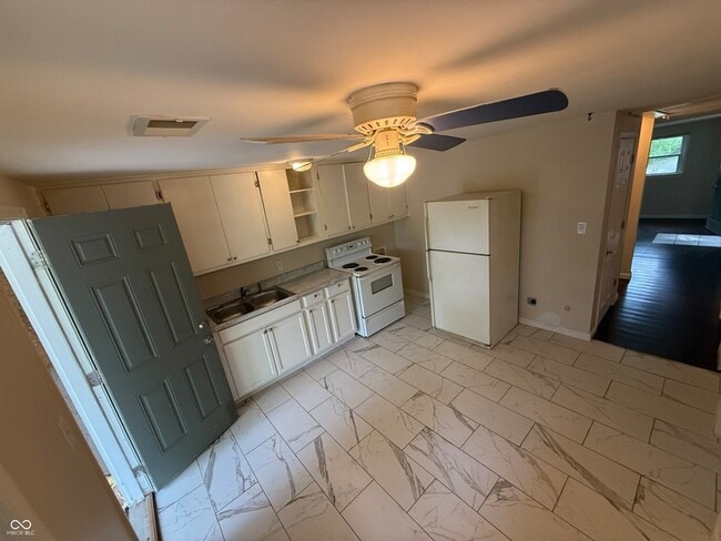 Building Photo - 10633 Central Ave