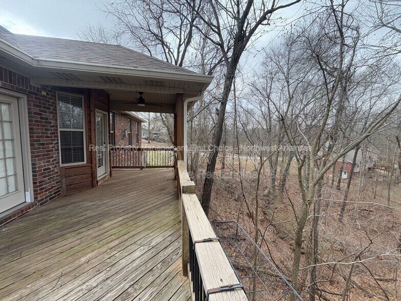 Building Photo - 8763 Apple Glen