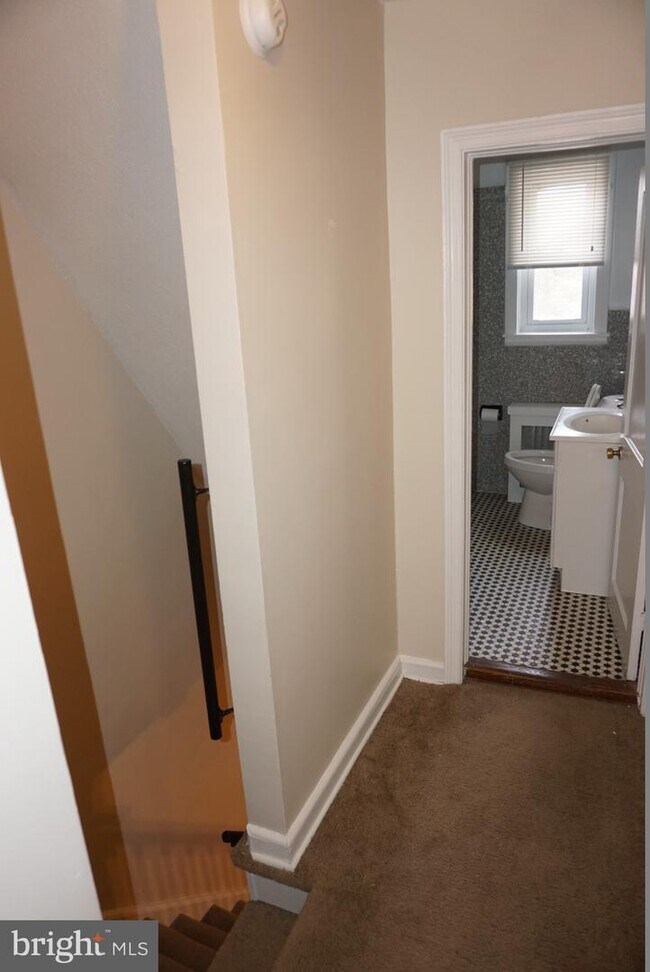 Building Photo - 4926 Edgemere Ave