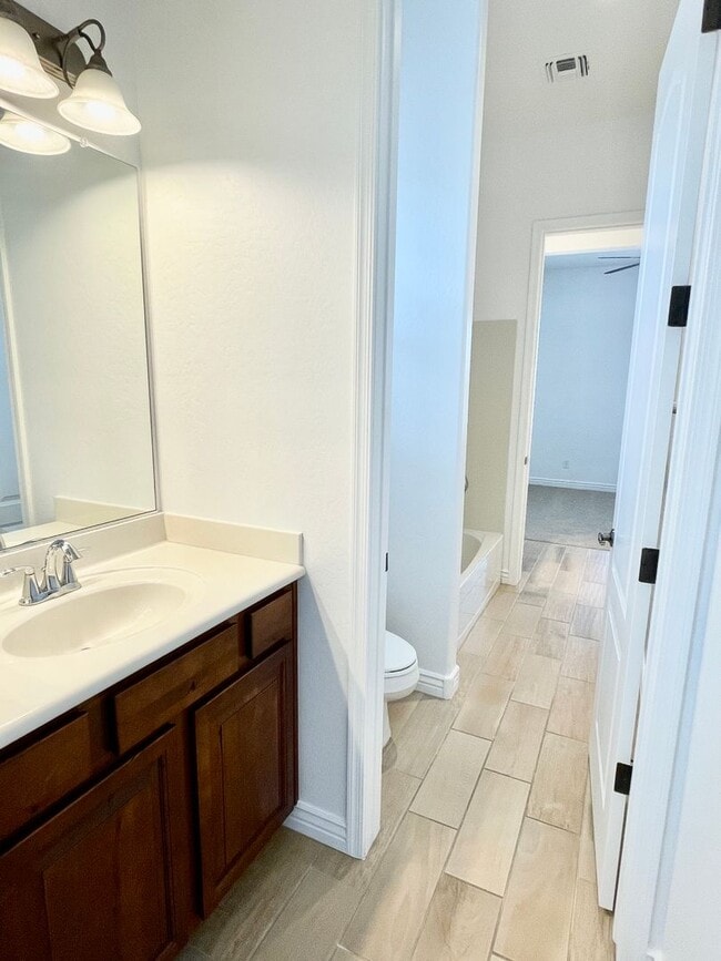 Building Photo - Gorgeous 3 Bed/2.5 Bath + Den Home In Chandler! Gated Community & Upgrades Throughout Home!