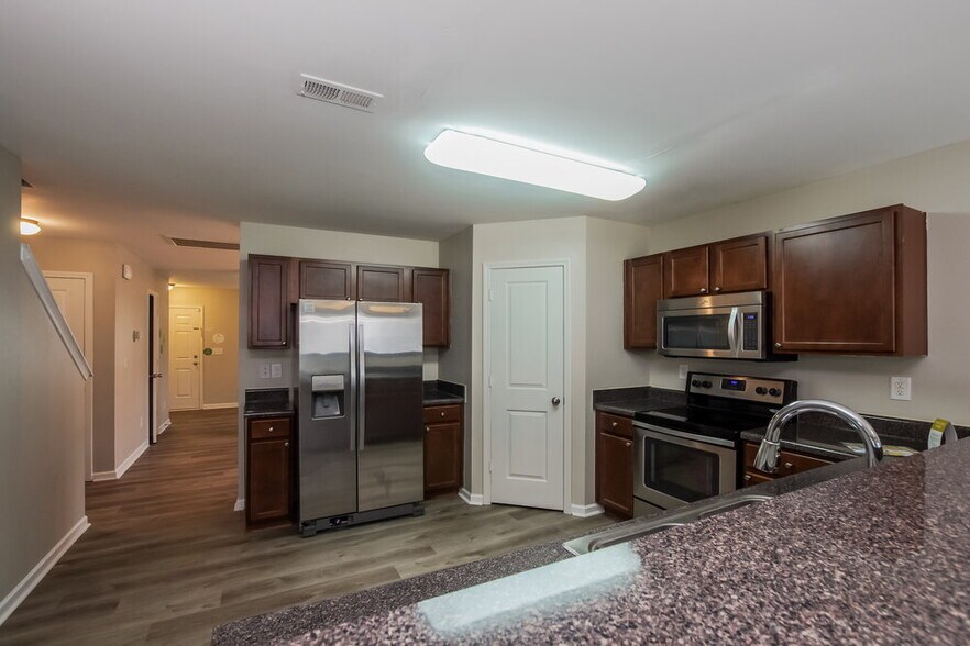 Building Photo - 3636 Ernie Dr
